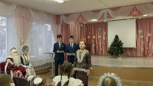 Әйшә гимназиясендә  “Яңа ел маҗаралары” дип исемләнгән чыршы бәйрәме узды