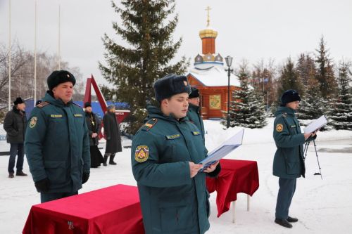 Яшел Үзән янгын гарнизонында Гадәттән тыш хәлләр министрлыгы хезмәткәрләре тарафыннан ант кабул итү тантанасы узды