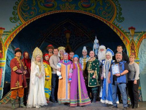 Яшел Үзән Музыкаль театр артистлары Лисичанск һәм Рубежный балалары өчен Яңа ел концертларында катнашты