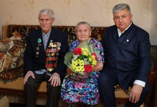 Михаил Афанасьев Яңа ел алдыннан Бөек Ватан сугышы ветераннарында булды