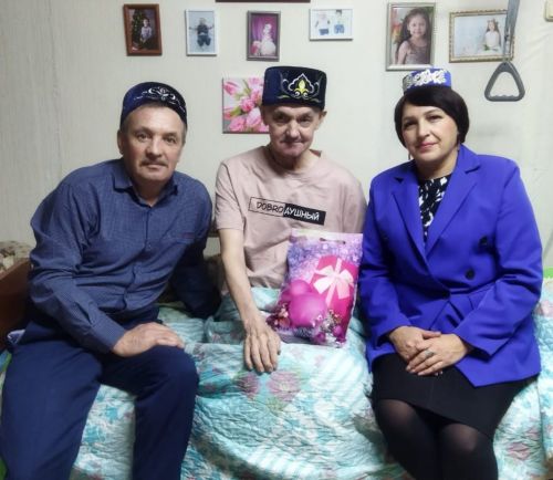 Акъегет авылында физик мөмкинлекләре чикле авылдашларның күңелен күргәннәр