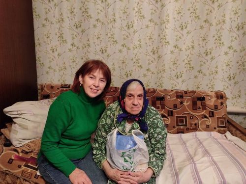 Бишнәдә Халыкара инвалидлар көне уңыеннан авылдашларына күчтәнәчләр тапшырганнар