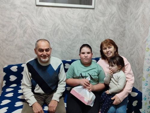 Бишнәдә Халыкара инвалидлар көне уңыеннан авылдашларына күчтәнәчләр тапшырганнар