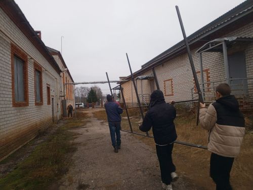 Норлат балалар йорты тәрбияләнүчеләре маскировка челтәрләрен үрү станогын конструкторлаштырды