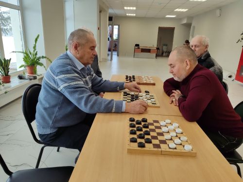 Яшел Үзәннең Бишнә авылы мәдәният йортында шашка ярышы уздырганнар