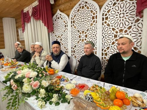 Яшел Үзәннең «Тынычлык» мәчетендә МХО гомерләре өзелгән көрәшчеләр хөрмәтенә Коръән ашы үткәрделәр