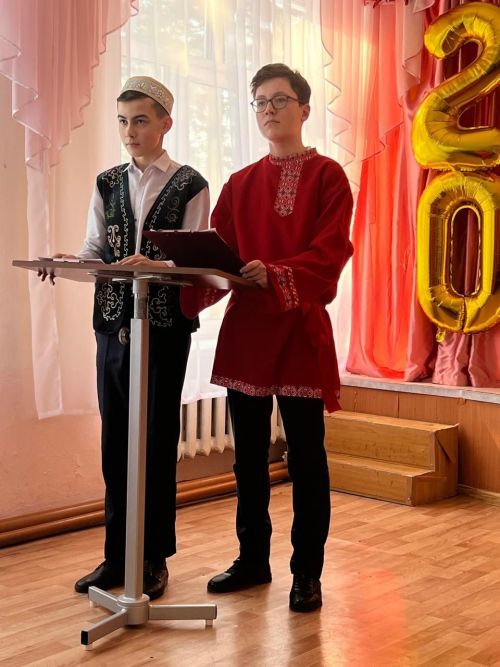 Яшел Үзәннең Әйшә гимназиясендә Халыкара туган телләр көнен билгеләделәр