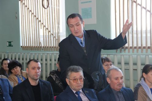 Авыл проблемасы: ташландык сулыклар, сукбай этләр, караңгы урамнар: Акъегет җирлегендә хисап сессия узды