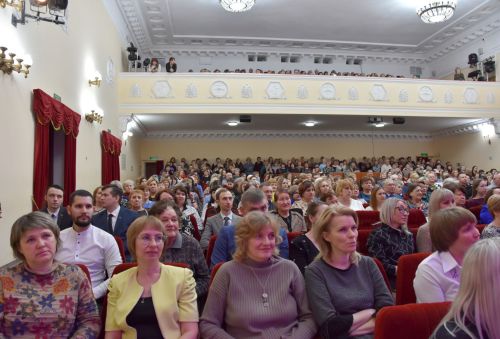 POZIS иң яхшы хезмәткәр хатын-кызларга премияләр тапшырды
