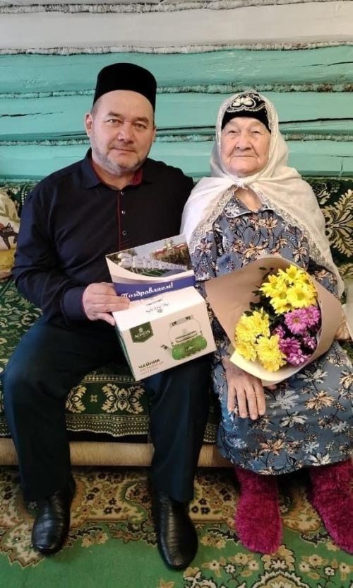Бәчек авылында гомер итүче Бибинур Камил кызы Гаязетдинова 90 яшьлек юбилеен билгеләп үтә