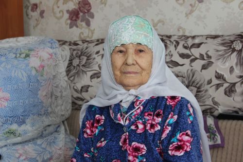 Сугыш чоры баласы Сания апа: «Безне әти кайтыр дигән өмет яшәтте»