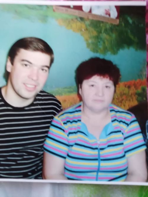 Филүс Каһировның әнисе Флүрә ханым: «Безгә кунак килсә, иң беренче Филүс әлифба укып һәм җырлап күрсәтә иде»