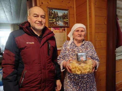 Яшел Үзән районы Бишнә авылында МХО катнашучыларның әниләрен, дәү әниләрен 8 март бәйрәме белән котладылар