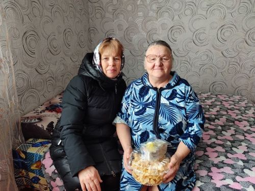 Яшел Үзән районы Бишнә авылында МХО катнашучыларның әниләрен, дәү әниләрен 8 март бәйрәме белән котладылар
