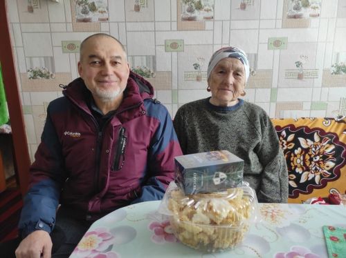 Яшел Үзән районы Бишнә авылында МХО катнашучыларның әниләрен, дәү әниләрен 8 март бәйрәме белән котладылар