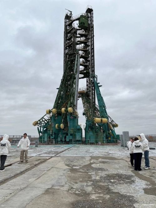 Яшел Үзән мәктәбе укучысы космонавтика көнендә Байконурда «Союз МС-27» ракетасын җибәрүнең шаһиты булды