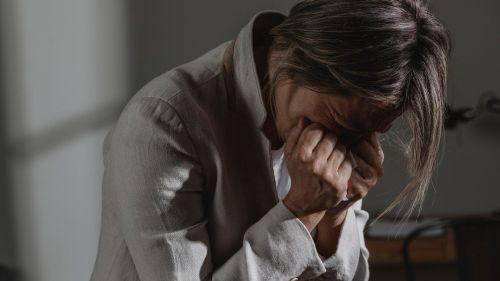 Гөлнурда яман шеш табалар, анысыннан да авыррагы — 24 ел бергә яшәгән ире гаиләсен калдырып китә… (язмыш)