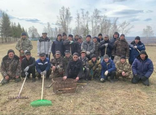 Яшел Үзән районы Юынчы авылы зиратында өмә оештырганнар
