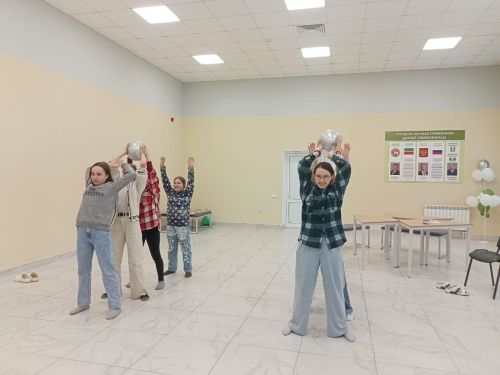 Олы Ачасыр мәдәният йортында балалар белән «Сәламәт яшим дисәң...» дигән исем астында төрле уеннар үткәрелгән