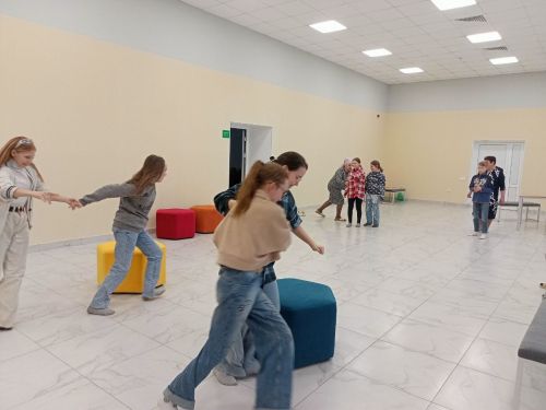 Олы Ачасыр мәдәният йортында балалар белән «Сәламәт яшим дисәң...» дигән исем астында төрле уеннар үткәрелгән