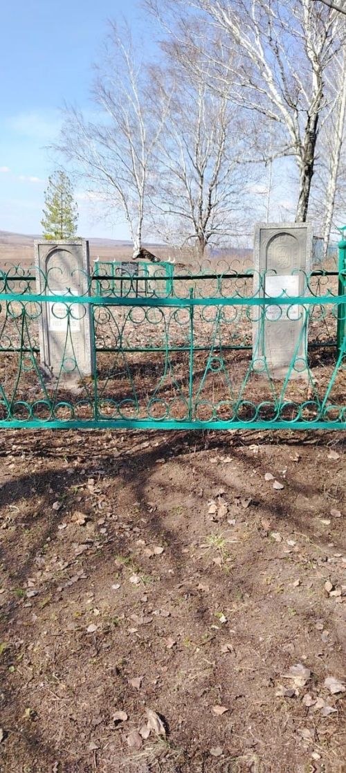 Яшел Үзән районы Түбән Урысбага җирлегендә бүген авыл тирәләрен җыештыру буенча өмә уздырганнар