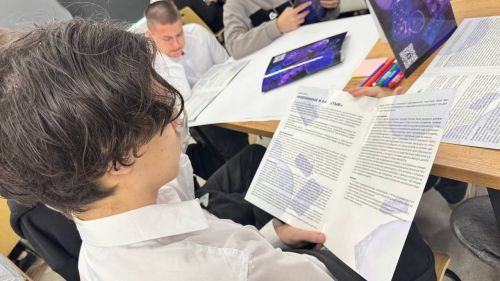 «Алдынгылар хәрәкәте» активистлары МХОда катнашкан егетләр белән очрашты