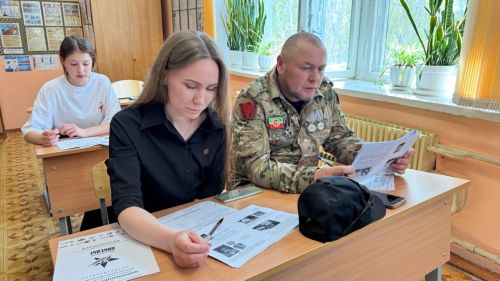 Яшел Үзәндә узган «Җиңү диктанты» төрле буынны берләштерде