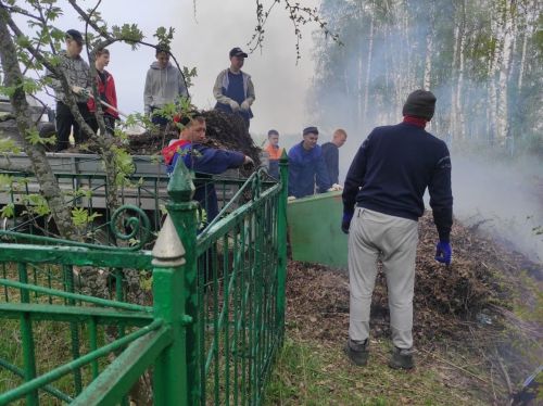Карагуҗа авылы зиратында өмә узды