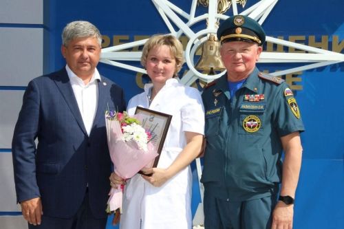 Ак халатлы шәфкать туташларын профессиональ бәйрәмнәре белән котлыйбыз!