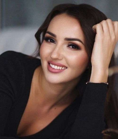 Ильмира Нәгыймова беренче тапкыр сәхнәдә җырлаган әтисен күрсәтте