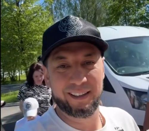Фирдүс Тямаев МХОда батырларча һәлак булган дусты гаиләсенең шатлыгы белән бүлеште