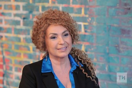 Зәйнәб Фәрхетдинова: «Исерек әти янында калдырырга курыккач, әни мине иртән иртүк 5.00 сәгатьтә эшенә алып китә иде»