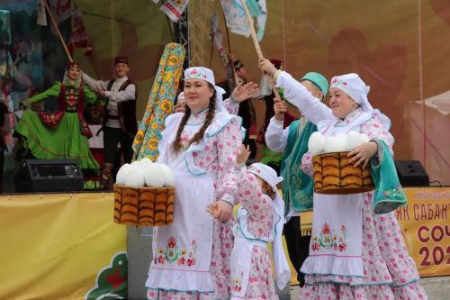 Сочида узган Көньяк Сабантуенда Карагуҗа иҗади гаиләсе халыкны гаҗәпкә калдырды