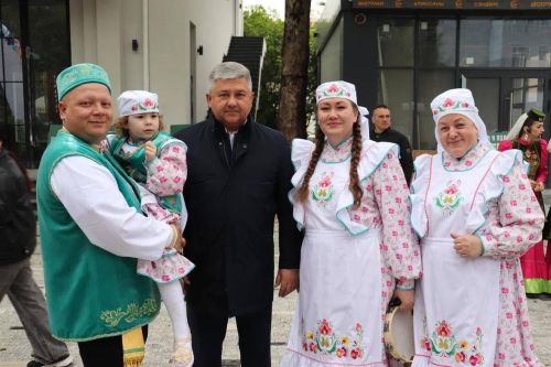 Сочида узган Көньяк Сабантуенда Карагуҗа иҗади гаиләсе халыкны гаҗәпкә калдырды