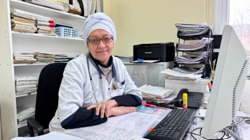 «Туган авылымда яшәвем, халкыма хезмәт итүем белән бәхетлемен» - авыл фельдшеры Гөлнара Хәйруллина