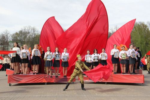 Җиргә кабат Җиңү язы килде. Яшел Үзәндә бәйрәм программасы