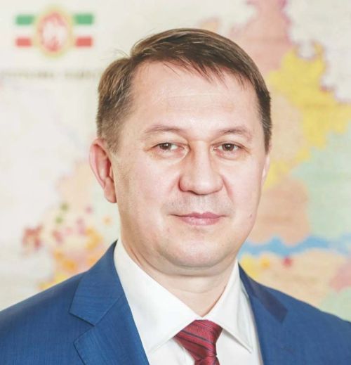 «Яшел Үзән сөт эшкәртү комбинаты коллективы исеменнән Бөек Җиңү көне белән котлыйм!» - Әүфәр Галиев