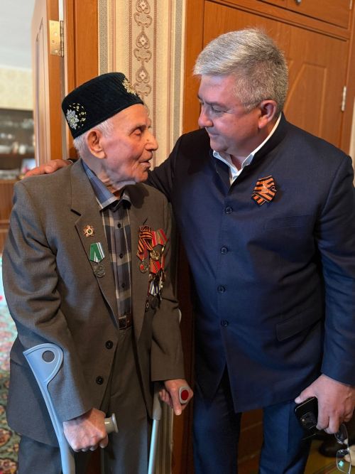 «Яшел Үзән» редакциясе журналистлары сугыш ветераны Борһан Гәйнетдинов янында булды