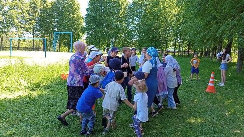 Олы Ачасыр авылында Халыкара балаларны яклау көнен билгеләп үттеләр