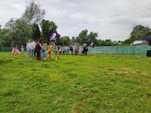 Халыкара балаларны яклау көне уңаеннан, Бакырчы авылы спорт мәйданчыгында балалар өчен бәйрәм чарасы оештырганнар