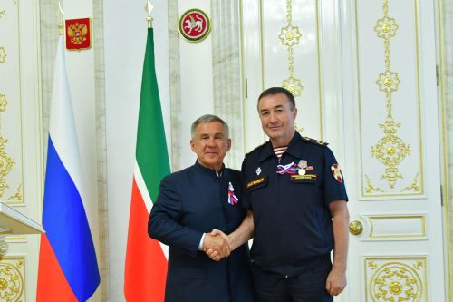 Рөстәм Миңнеханов Евгений Жирков һәм Гомәр Миңнуллинны бүләкләде