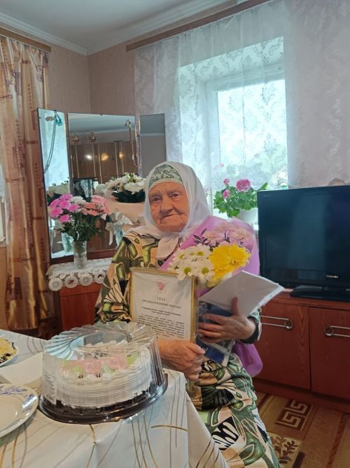 Кече Шырдан авылында яшәүче Илһамия Гали кызы Сибгатуллина 90 яшьлеген каршы алды