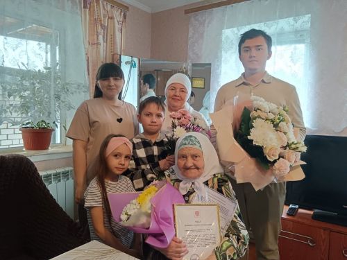 Кече Шырдан авылында яшәүче Илһамия Гали кызы Сибгатуллина 90 яшьлеген каршы алды