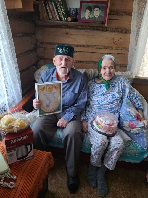 Замалиев Наил Нургәрәй улы 90 яшьлеген каршы алды