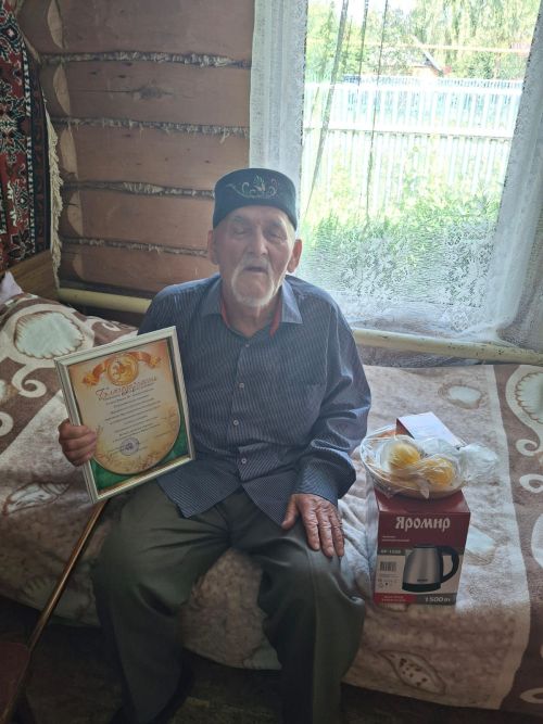Замалиев Наил Нургәрәй улы 90 яшьлеген каршы алды