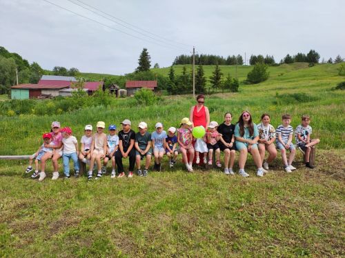 Яшел Үзән районы Карашәм авылында Халыкара балаларны яклау көне уңаеннан балалар Сабантуе узган