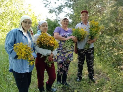 Каюм Насыйри исемендәге архитектура-этнография комплексы кызлары үләннәр иленә сәяхәт ясаган