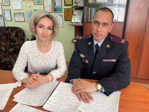 Яшел Үзән Дәүләт автоинспекциясе хезмәткәрләрен һөнәри бәйрәмнәре белән котлыйбыз
