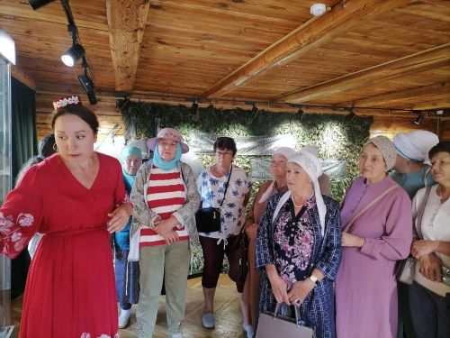«Өмет» волонтерлар төркеме һәм МХО катнашучыларның аналары Яңа Кырлай авылына сәяхәт кылды