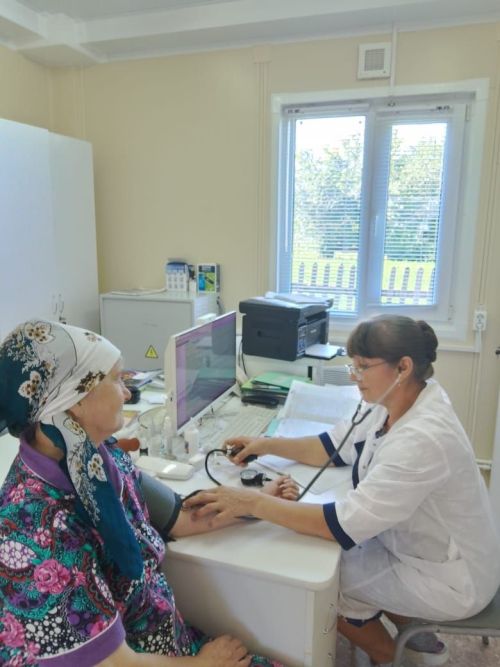 Ягымлы сүзе, матур карашы белән дәвалый ул